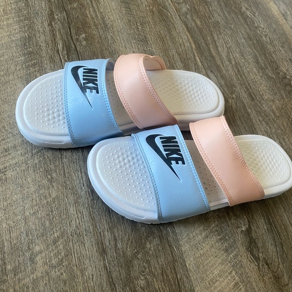 NIKE baby blue/ peach slides - Picture 4 of 10